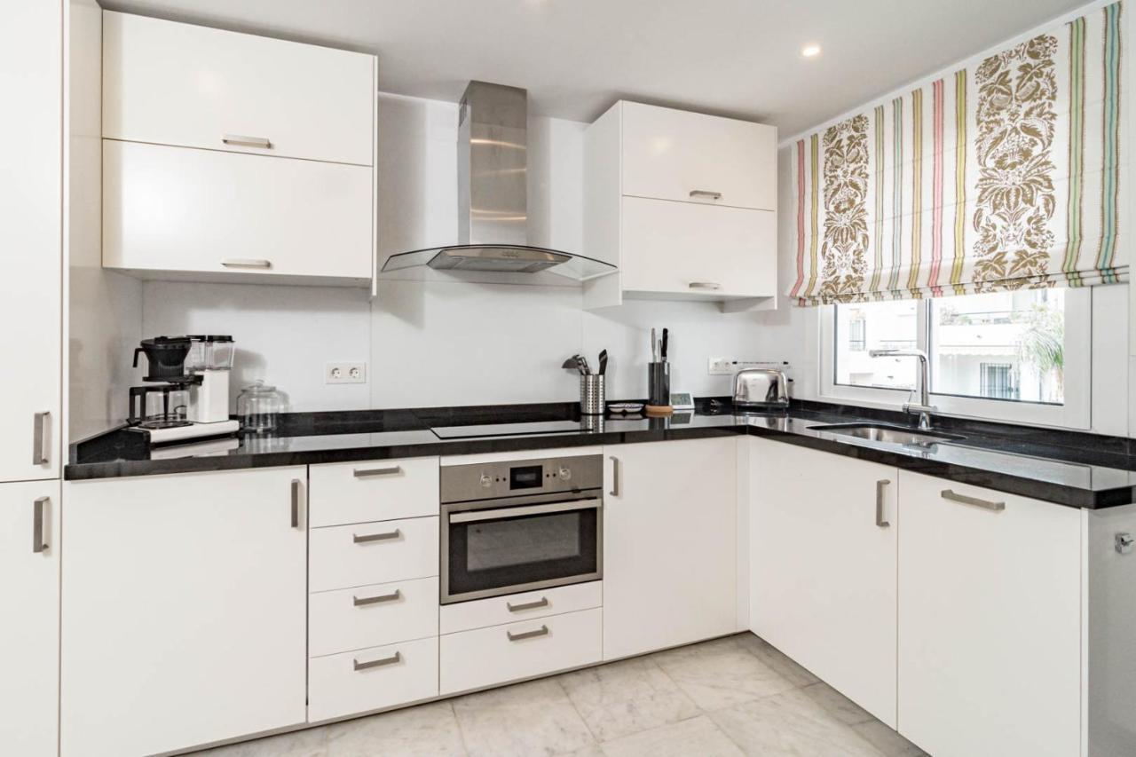 Apartemen Contemporary 2br Apt With Terrace In Nueva Andalucia 'the Golf Valley' *