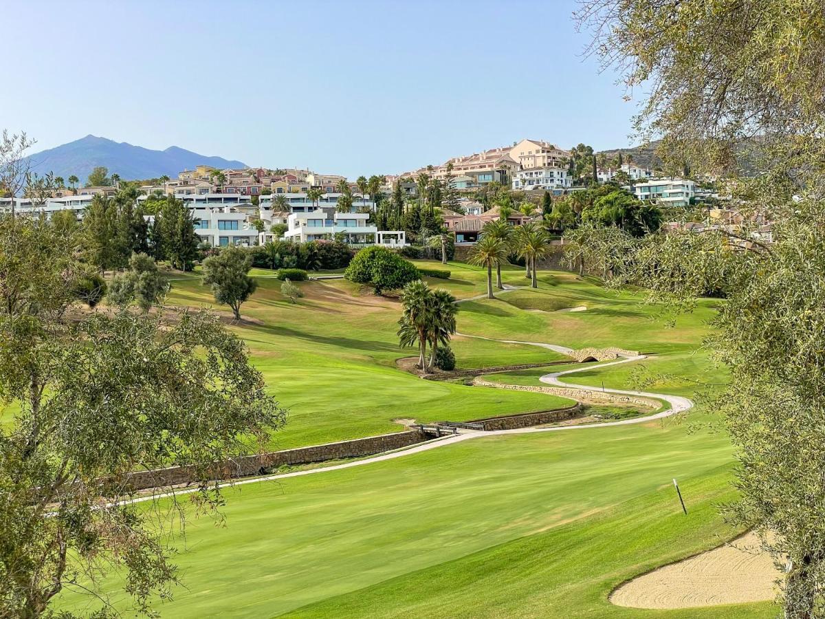 Apartemen Contemporary 2br Apt With Terrace In Nueva Andalucia 'the Golf Valley' *