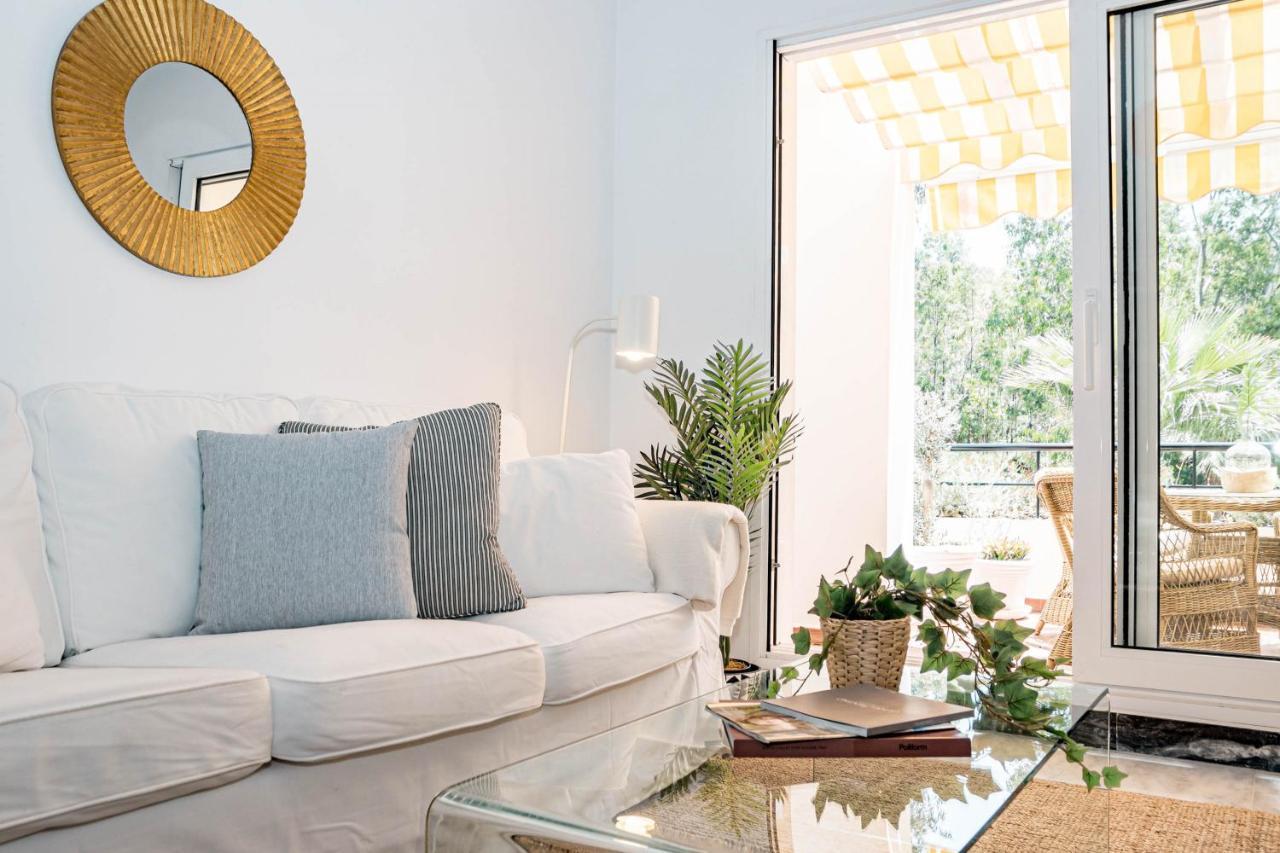 Apartemen Contemporary 2br Apt With Terrace In Nueva Andalucia 'the Golf Valley'
